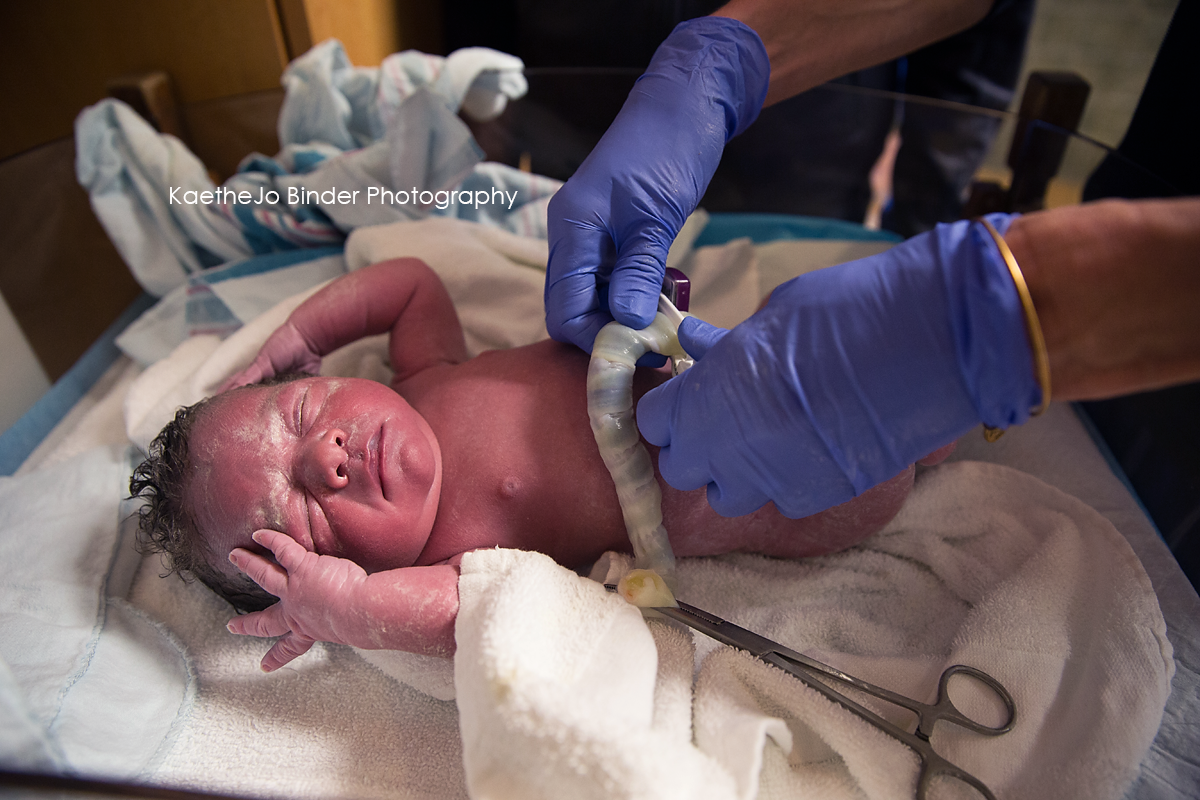 Delay-Cord-Clamping-Tacoma-Seattle-Enumclaw-Birth-Photographer