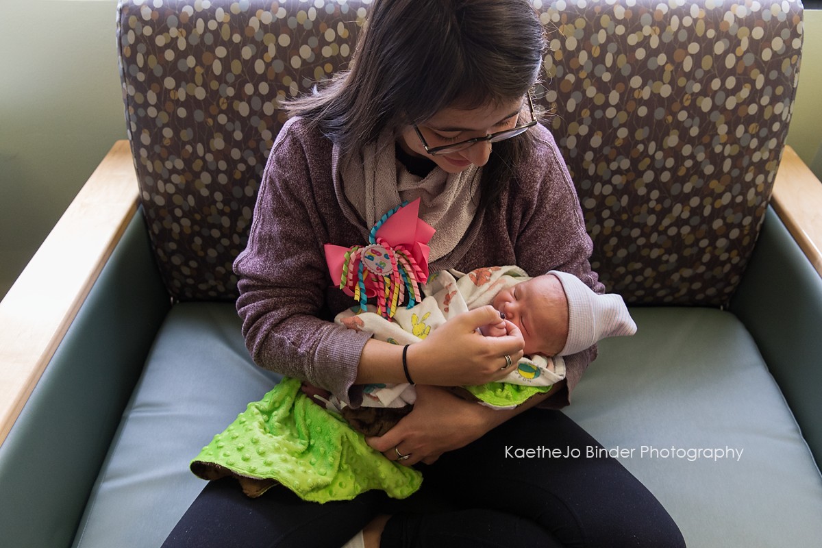 Tacoma Birth and Newborn Photographer Big Sister
