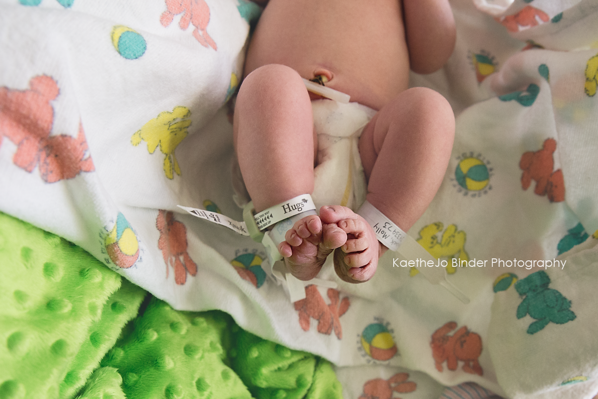 Baby Toes Tacoma Birth photographer