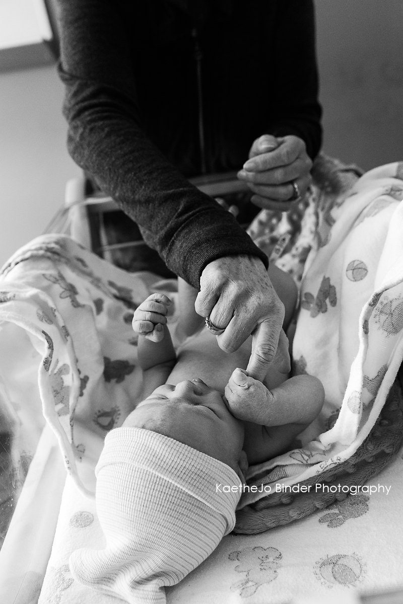 Grandmas hands the birth photographer tacoma seattle enumclaw